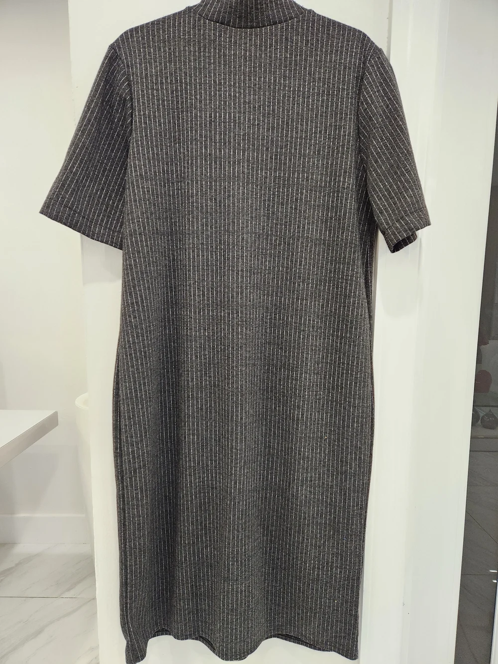 Zara Charcoal Rib-Knit Midi Dress with Front Pockets - Picture 7 of 9